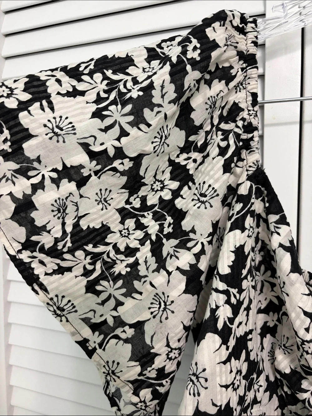 Loft Black & White Floral Scoop Neck Women's Top